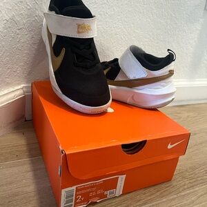 Nike Kids Team Hustle D 10 (PS)